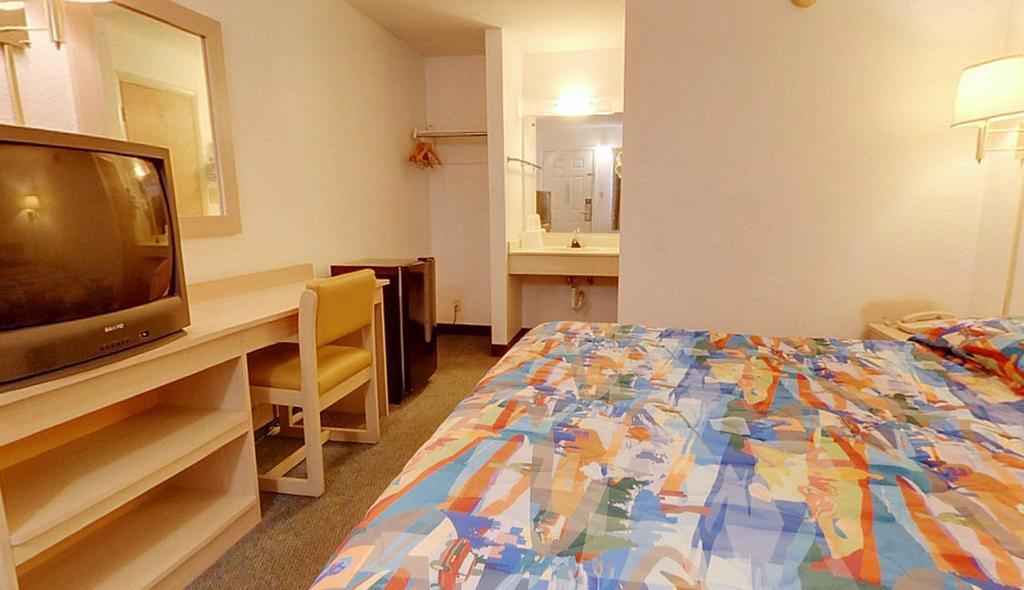 Americas Best Value Inn And Suites Carbondale Room photo