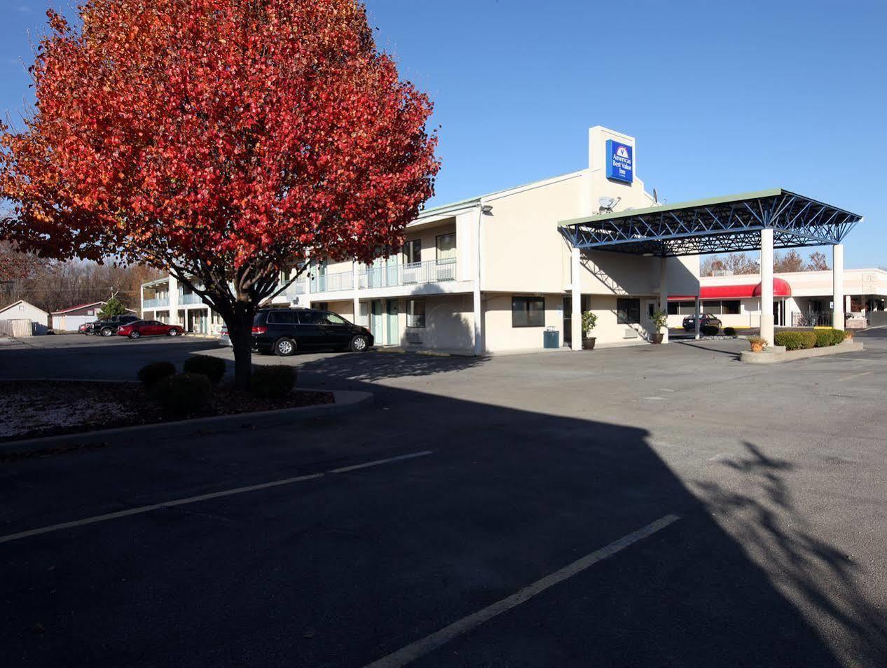 Americas Best Value Inn And Suites Carbondale Exterior photo